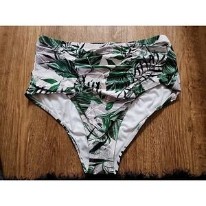 Torrid Women's Plus Suze Swim Bottoms  Size 2 Green Leaf Pattern